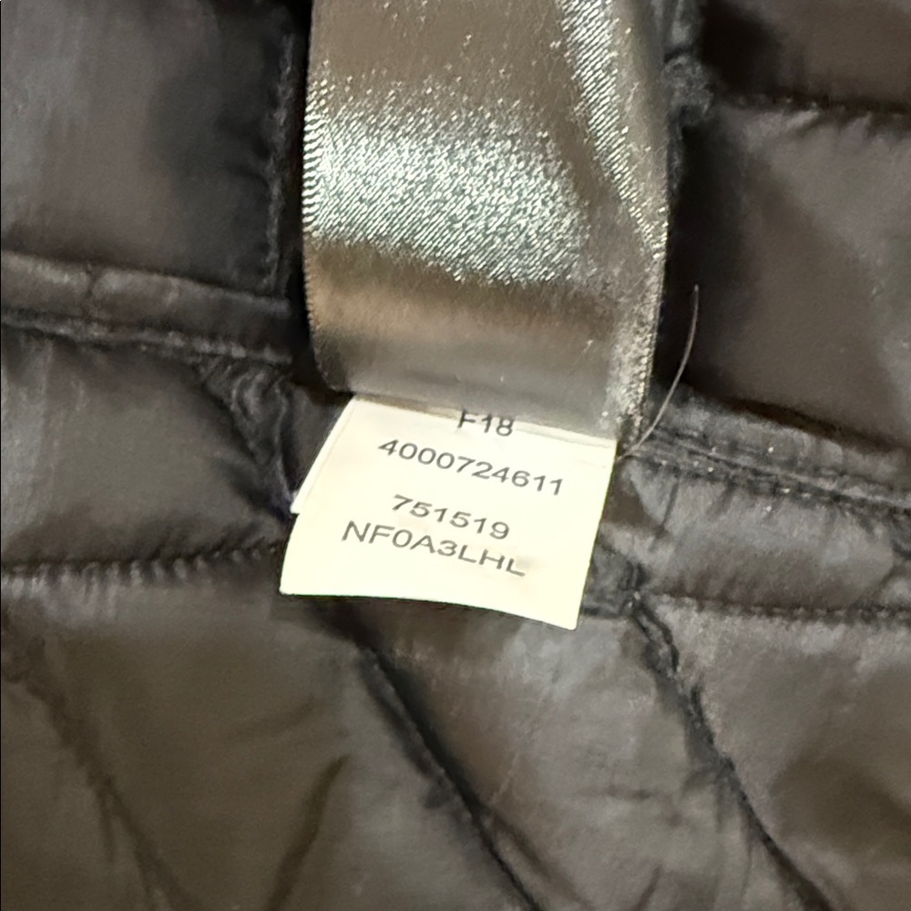 The North Face Black Puffer Vest - Picture 4 of 4